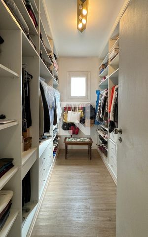 Casa de condomínio à venda com 430m², 4 quartos e 6 vagasCloset da suíte 1