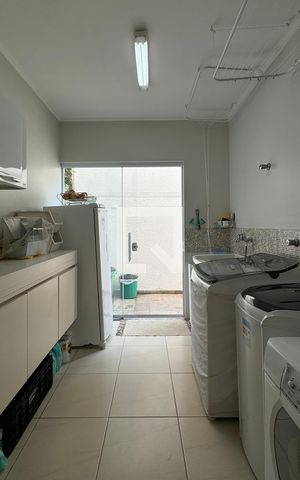 Casa de condomínio à venda com 430m², 4 quartos e 6 vagasÁrea de Serviço