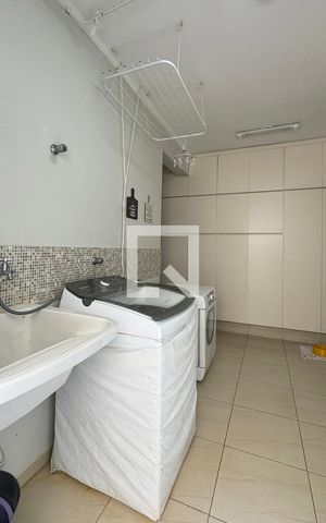 Casa de condomínio à venda com 430m², 4 quartos e 6 vagasÁrea de Serviço
