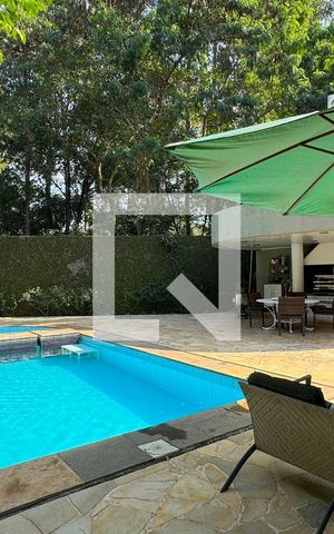 Casa de condomínio à venda com 430m², 4 quartos e 6 vagasPiscina