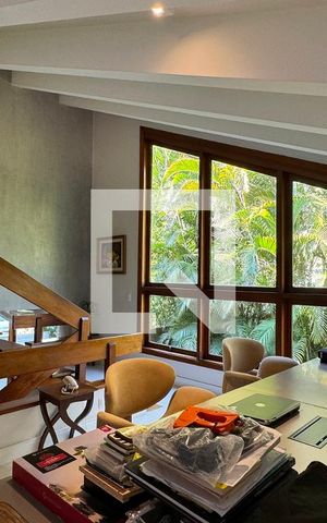 Casa de condomínio à venda com 430m², 4 quartos e 6 vagasEscritório