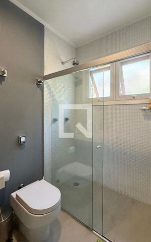 Casa de condomínio à venda com 430m², 4 quartos e 6 vagasBanheiro da Suíte 2