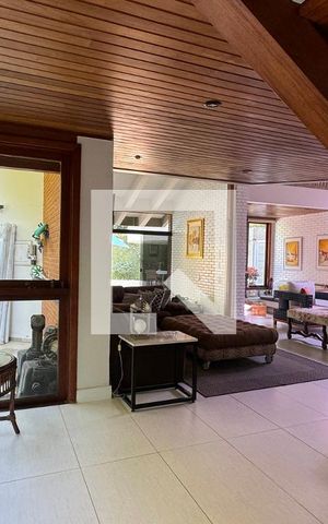 Casa de condomínio à venda com 430m², 4 quartos e 6 vagasSala