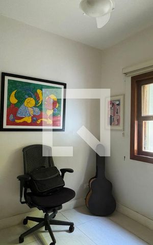 Casa de condomínio à venda com 430m², 4 quartos e 6 vagasEscritório