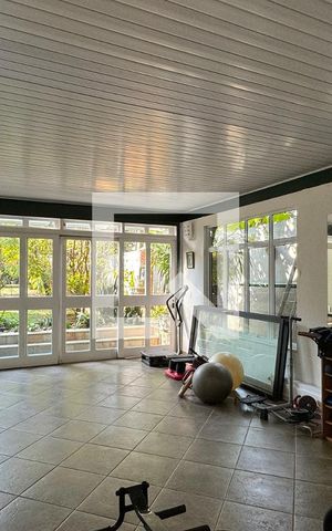 Casa de condomínio à venda com 430m², 4 quartos e 6 vagasAcademia