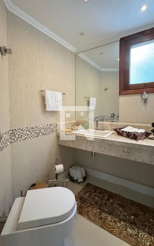 Casa de condomínio à venda com 430m², 4 quartos e 6 vagasLavabo