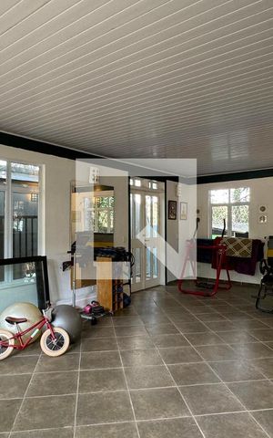 Casa de condomínio à venda com 430m², 4 quartos e 6 vagasAcademia