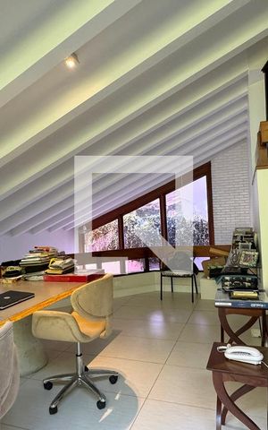 Casa de condomínio à venda com 430m², 4 quartos e 6 vagasEscritório