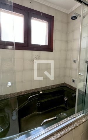 Casa de condomínio à venda com 430m², 4 quartos e 6 vagasBanheiro Corredor