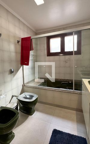 Casa de condomínio à venda com 430m², 4 quartos e 6 vagasBanheiro Corredor