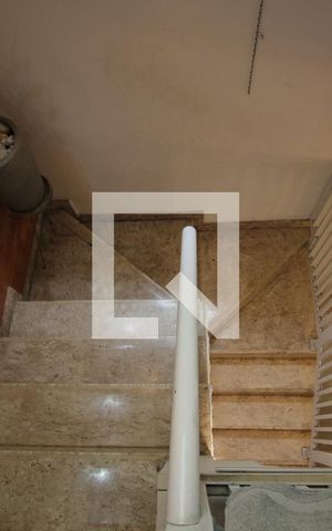 Casa à venda com 119m², 3 quartos e 2 vagasEscada