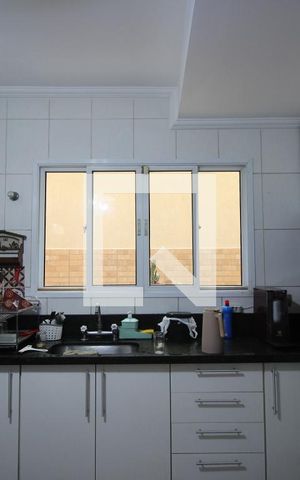 Casa à venda com 119m², 3 quartos e 2 vagasCozinha - Armários