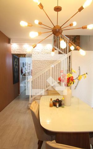 Casa à venda com 119m², 3 quartos e 2 vagasSala
