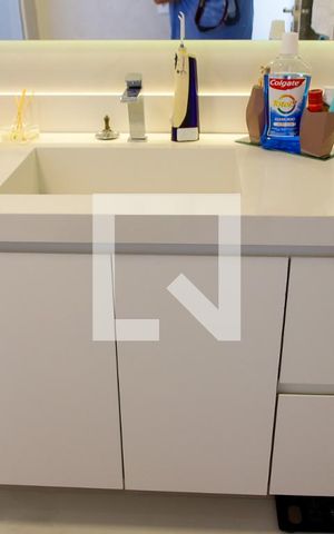 Apartamento à venda com 96m², 2 quartos e 2 vagas Apartamento à venda com 96m², 2 quartos e 2 vagasBanheiro da Suíte 2