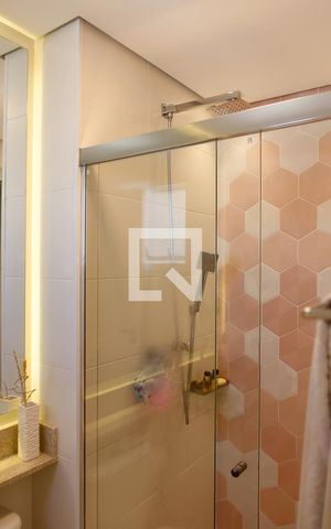 Apartamento à venda com 96m², 2 quartos e 2 vagas Apartamento à venda com 96m², 2 quartos e 2 vagasBanheiro