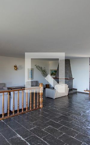 Casa à venda com 700m², 5 quartos e 2 vagas Casa à venda com 700m², 5 quartos e 2 vagasSala