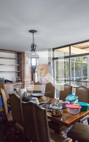 Casa à venda com 700m², 5 quartos e 2 vagas Casa à venda com 700m², 5 quartos e 2 vagasSala de Jantar