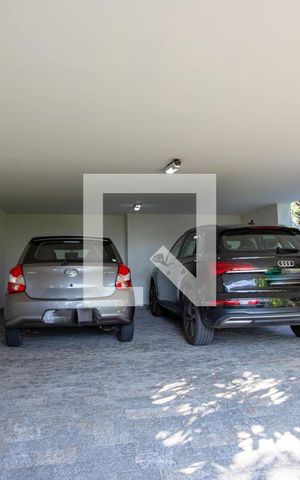 Casa à venda com 700m², 5 quartos e 2 vagas Casa à venda com 700m², 5 quartos e 2 vagasGaragem