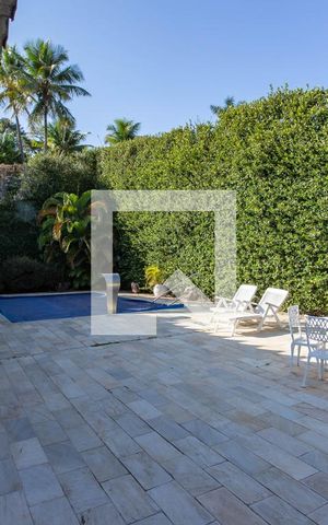 Casa à venda com 700m², 5 quartos e 2 vagas Casa à venda com 700m², 5 quartos e 2 vagasPiscina Aquecida