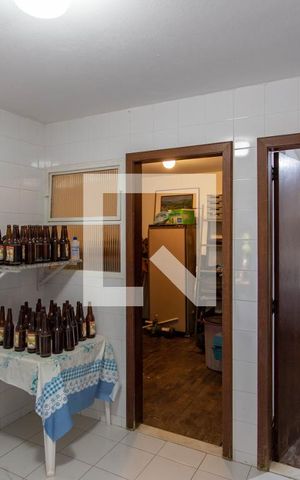 Casa à venda com 700m², 5 quartos e 2 vagas Casa à venda com 700m², 5 quartos e 2 vagasCasa de hospedes