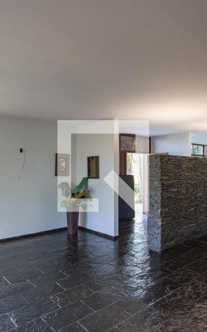 Casa à venda com 700m², 5 quartos e 2 vagas Casa à venda com 700m², 5 quartos e 2 vagasSala