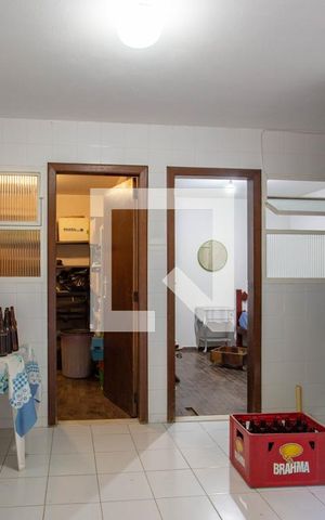Casa à venda com 700m², 5 quartos e 2 vagas Casa à venda com 700m², 5 quartos e 2 vagasCasa de hospedes