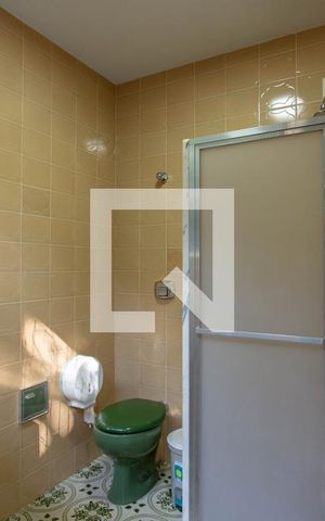 Casa à venda com 700m², 5 quartos e 2 vagas Casa à venda com 700m², 5 quartos e 2 vagasBanheiro