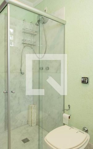 Casa à venda com 700m², 5 quartos e 2 vagas Casa à venda com 700m², 5 quartos e 2 vagasBanheiro Social