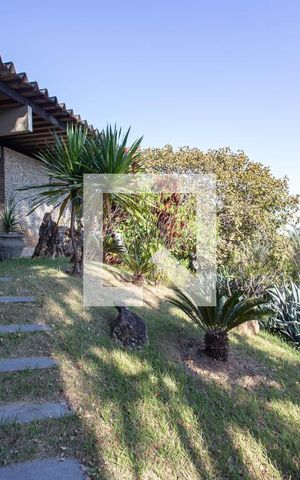 Casa à venda com 700m², 5 quartos e 2 vagas Casa à venda com 700m², 5 quartos e 2 vagasJardim