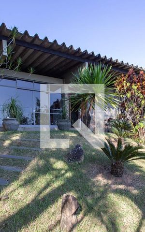 Casa à venda com 700m², 5 quartos e 2 vagas Casa à venda com 700m², 5 quartos e 2 vagasJardim