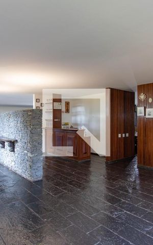 Casa à venda com 700m², 5 quartos e 2 vagas Casa à venda com 700m², 5 quartos e 2 vagasSala
