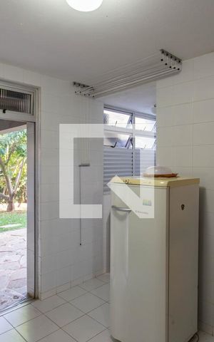 Casa à venda com 700m², 5 quartos e 2 vagas Casa à venda com 700m², 5 quartos e 2 vagasCasa de hospedes