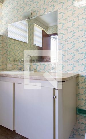 Casa à venda com 700m², 5 quartos e 2 vagas Casa à venda com 700m², 5 quartos e 2 vagasBanheiro da Suíte 1