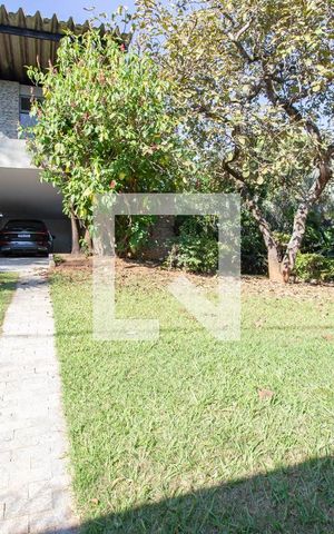 Casa à venda com 700m², 5 quartos e 2 vagas Casa à venda com 700m², 5 quartos e 2 vagasGaragem