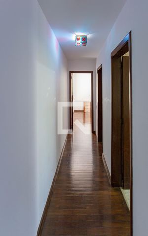 Casa à venda com 700m², 5 quartos e 2 vagas Casa à venda com 700m², 5 quartos e 2 vagasQuarto Suíte 2