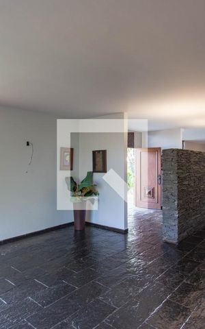 Casa à venda com 700m², 5 quartos e 2 vagas Casa à venda com 700m², 5 quartos e 2 vagasSala
