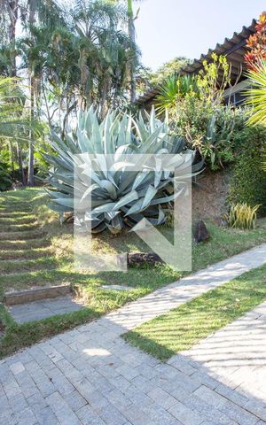 Casa à venda com 700m², 5 quartos e 2 vagas Casa à venda com 700m², 5 quartos e 2 vagasJardim