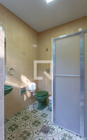 Casa à venda com 700m², 5 quartos e 2 vagas Casa à venda com 700m², 5 quartos e 2 vagasBanheiro