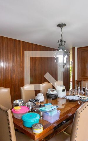 Casa à venda com 700m², 5 quartos e 2 vagas Casa à venda com 700m², 5 quartos e 2 vagasSala de Jantar