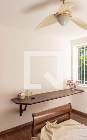 Casa à venda com 700m², 5 quartos e 2 vagas Casa à venda com 700m², 5 quartos e 2 vagasQuarto 2