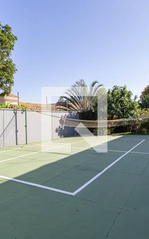 Casa à venda com 700m², 5 quartos e 2 vagas Casa à venda com 700m², 5 quartos e 2 vagasQuadra Esportiva