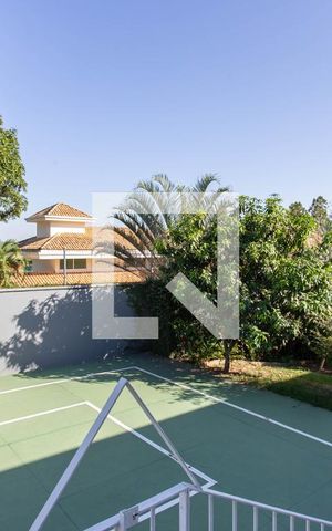 Casa à venda com 700m², 5 quartos e 2 vagas Casa à venda com 700m², 5 quartos e 2 vagasQuadra Esportiva