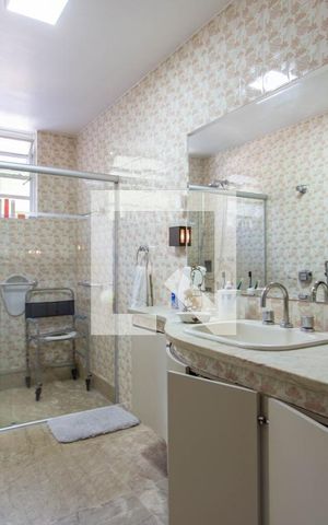 Casa à venda com 700m², 5 quartos e 2 vagas Casa à venda com 700m², 5 quartos e 2 vagasBanheiro da Suíte 2