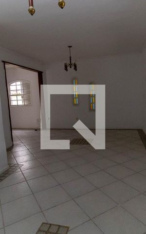 Casa para alugar com 230m², 3 quartos e 3 vagas Casa para alugar com 230m², 3 quartos e 3 vagasSala