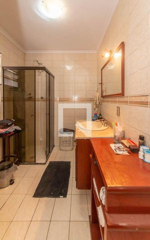 Casa à venda com 268m², 3 quartos e 5 vagas Casa à venda com 268m², 3 quartos e 5 vagasBanheiro da Suíte 1