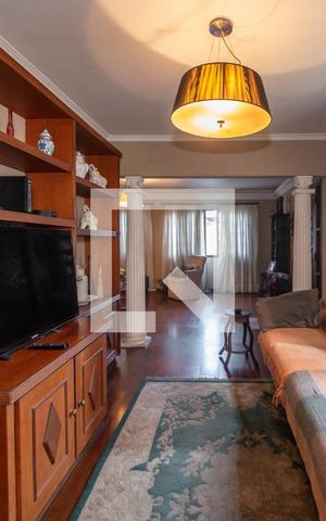 Casa à venda com 268m², 3 quartos e 5 vagas Casa à venda com 268m², 3 quartos e 5 vagasSala de TV