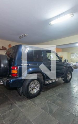 Casa à venda com 268m², 3 quartos e 5 vagas Casa à venda com 268m², 3 quartos e 5 vagasGaragem