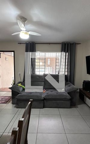 Casa à venda com 146m², 4 quartos e 2 vagasSala