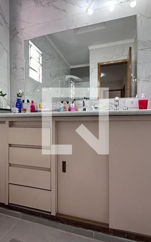 Casa à venda com 146m², 4 quartos e 2 vagasBanheiro