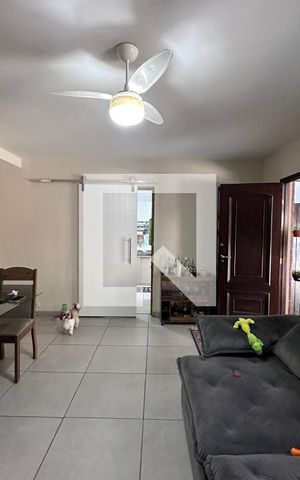 Casa à venda com 146m², 4 quartos e 2 vagasSala